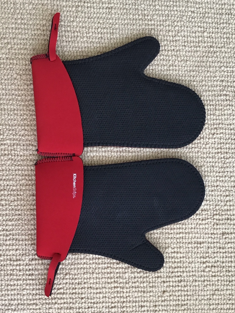 Brand new Kitchen hen Grips Chefs Red and Black Heat-Resistant Oven Mitts - Pair